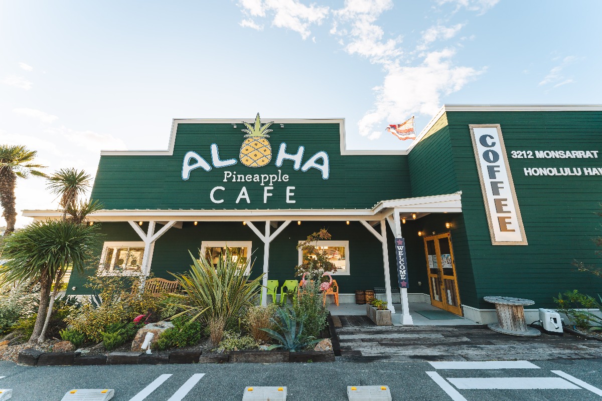 家族でハワイ旅行気分を楽しめる素敵カフェ！【ALOHA CAFE Pineapple（アロハカフェ パイナップル）生駒店】