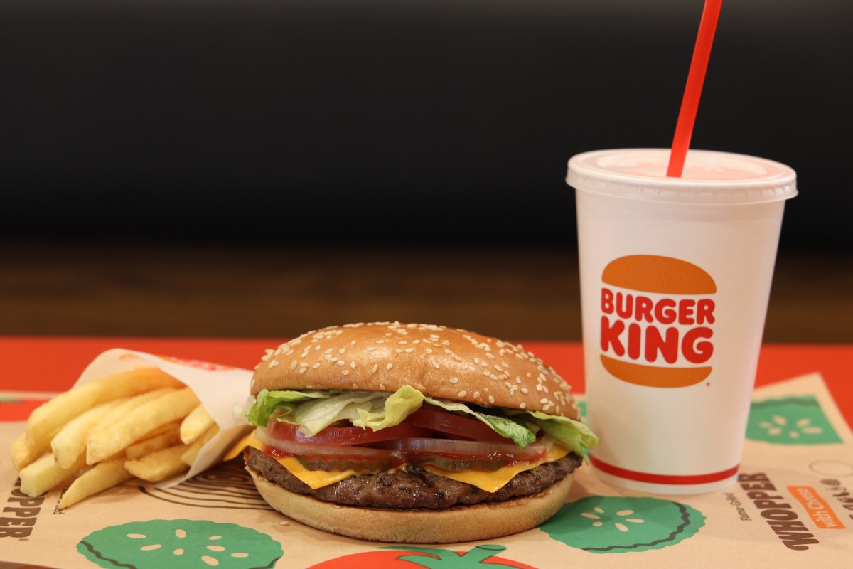 《バーガーキング🄬徳島川内店》徳島初出店！直火が香る［ワッパー🄬］で空腹を黙らせよ！