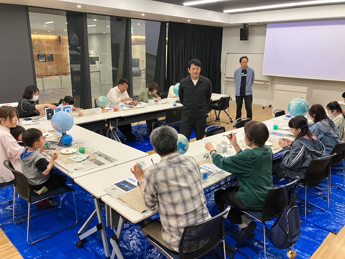 【インタビュー／児童文学作家・くすのきしげのりさん＆絵本作家・こがめたくさん】徳島出身どうしの共作『あの、ここ どうぞ。』トークショー開催レポ・原画展は5/17まで！