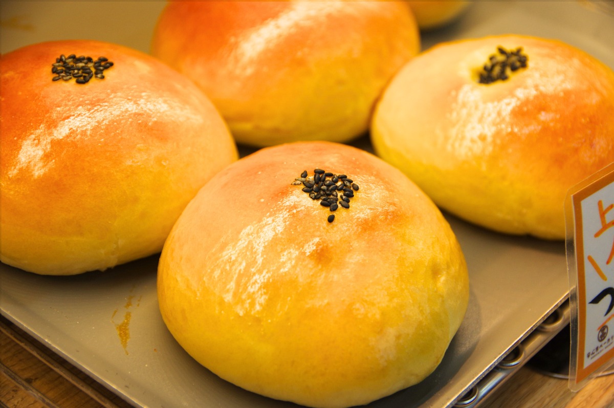 《安心市ベーカリー》こだわり産直市にオープンした焼きたてに出会えるベーカリー