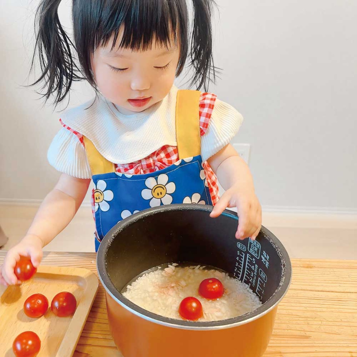 【お料理レシピ】炊飯器で簡単！ ミニトマトツナご飯／cotocotoみさき先生の「親子でつくろう！はじめてキッチン」