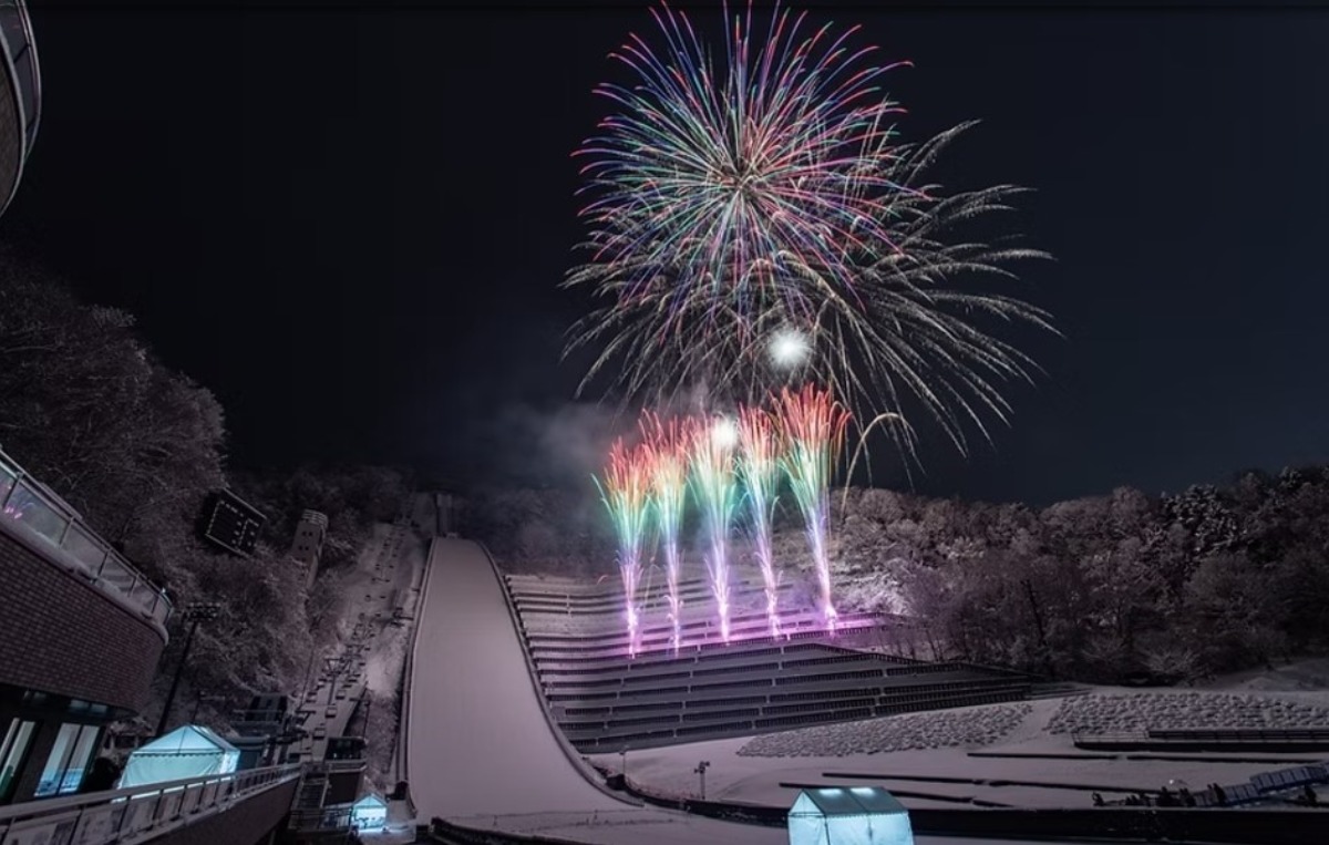 札幌・大倉山の夜空に開花「大倉山冬花火2024」12月7日開催！