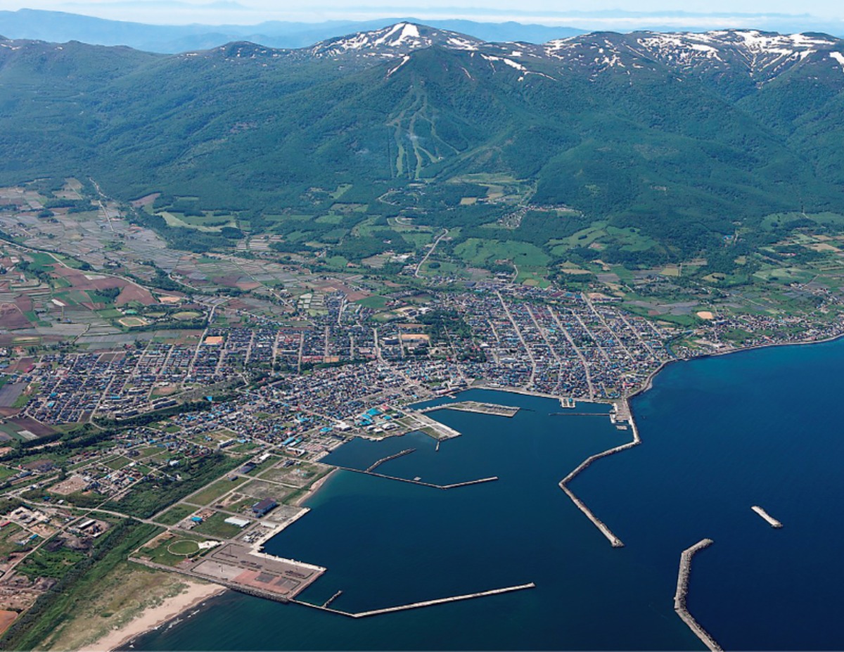 北海道移住・秋｜海と山の絶景が日常に。全世代が笑顔で暮らすまち