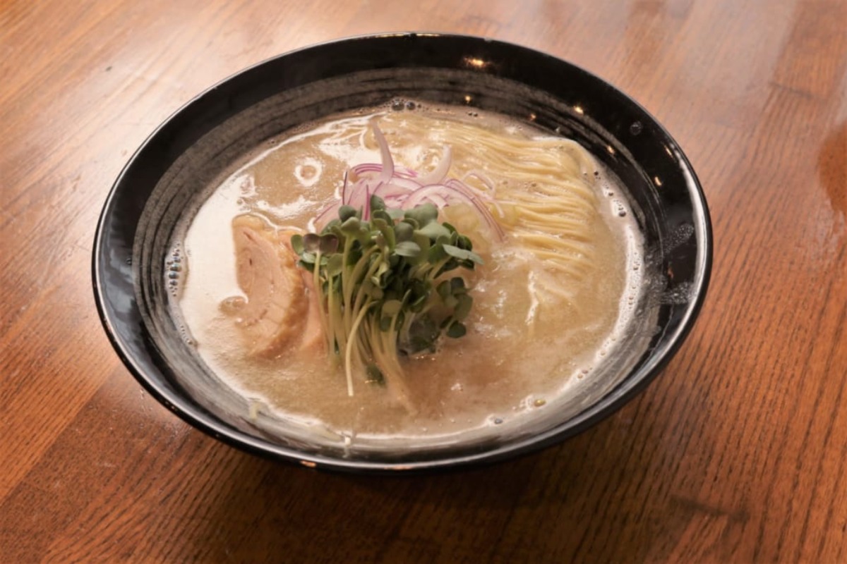 【街ネタ】TORISHIO  soup labo（スープラボ）／プラストッピング、追いメシで斬新な変貌を遂げるコク旨鶏塩ラーメン。【鳴門市撫養町】