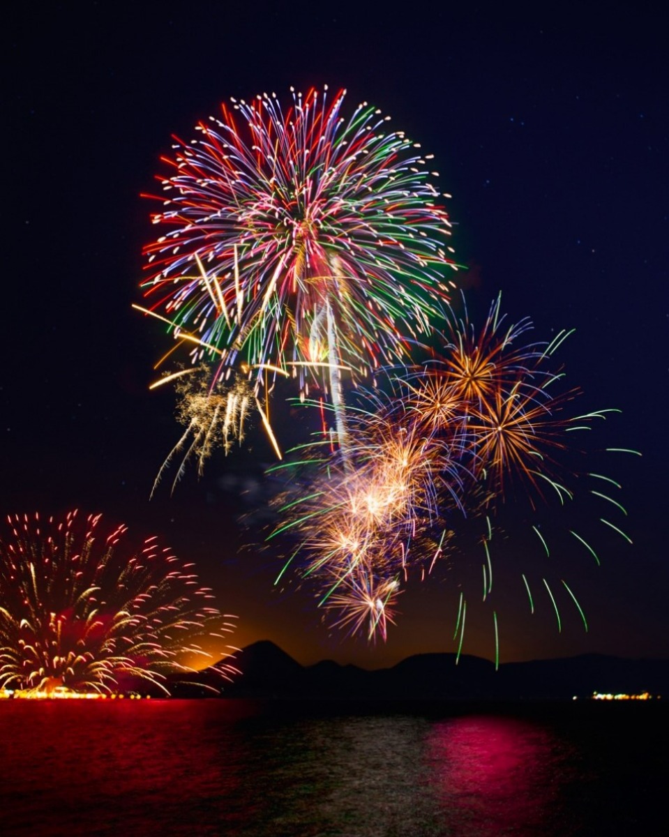 洞爺湖の夜を毎日彩る「ロングラン花火大会」10月末まで開催！