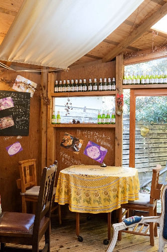 奈良公園の森カフェでアンティークとフランスを味わう【ムッシュぺぺ/奈良市】