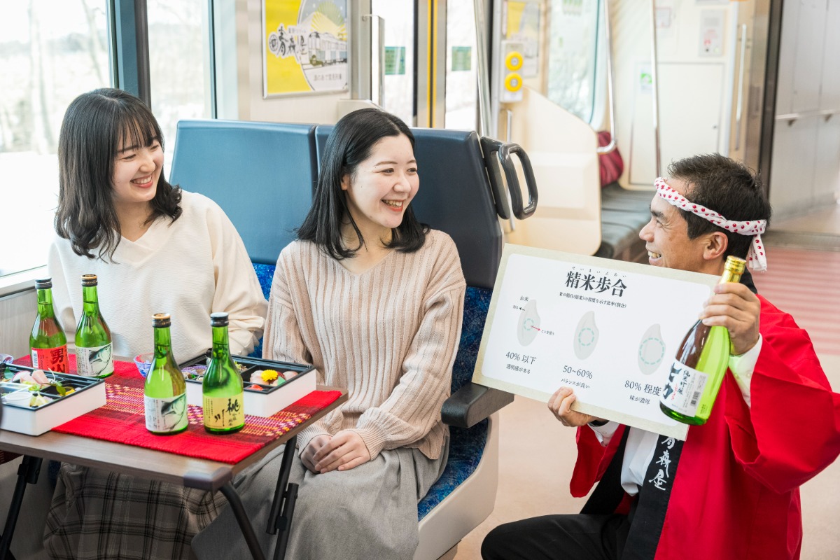 青森の味覚を堪能！観光列車「酒のあで雪見列車」運行