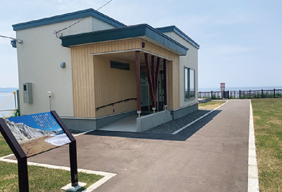 セブンシスターズを思わせる、 海岸線に続く白亜の断崖 -乙部町-|北海道大人の旅ガイド2025
