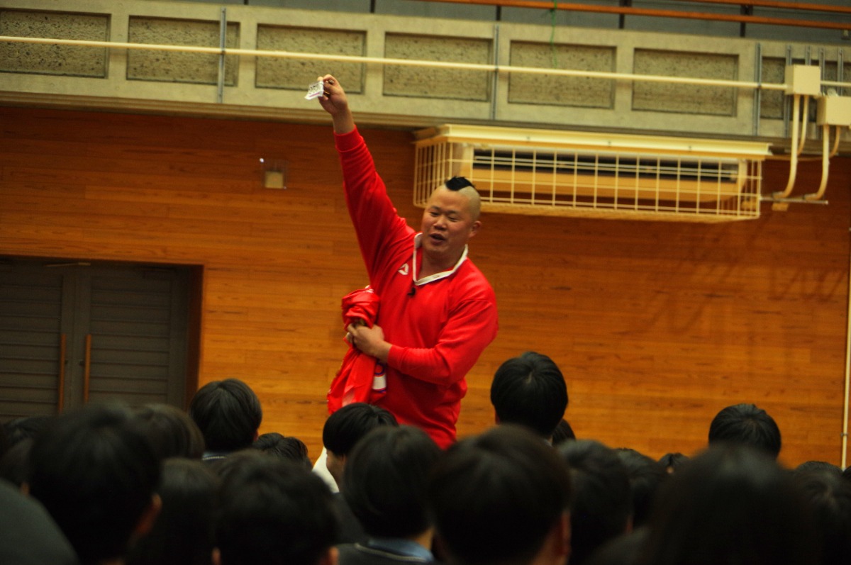 城東高校の予餞会に、吉本人気芸人がやってきた!!!!