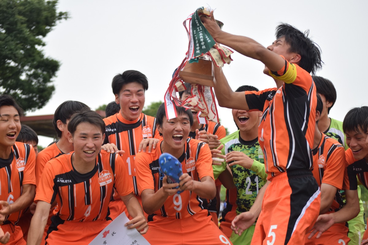 【高校サッカー】「一丸となって戦えたのがよかった」生駒高校が4-0で香芝高校をやぶり優勝