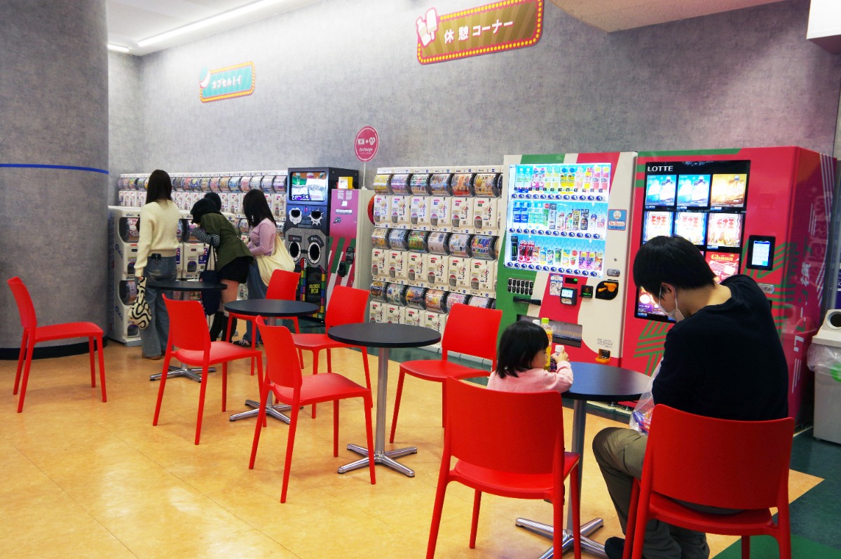 【子どもとおでかけ】クレーン横丁 極 小松島店 家族で楽しめる クレーンゲーム専門店がオープン