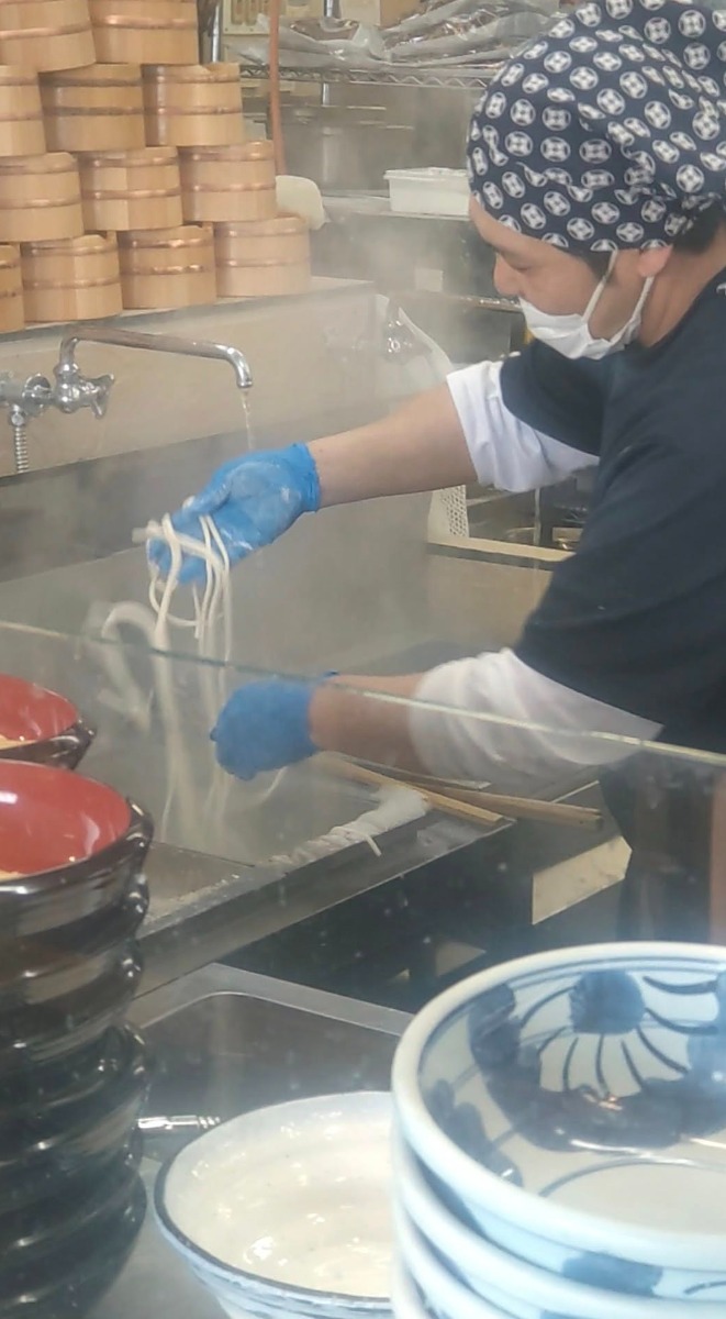 《セルフうどん 阿波 きらり》打ち立て、切りたて、茹でたての自家製麺と、揚げたて天ぷらのハーモニーをご賞味あれ!
