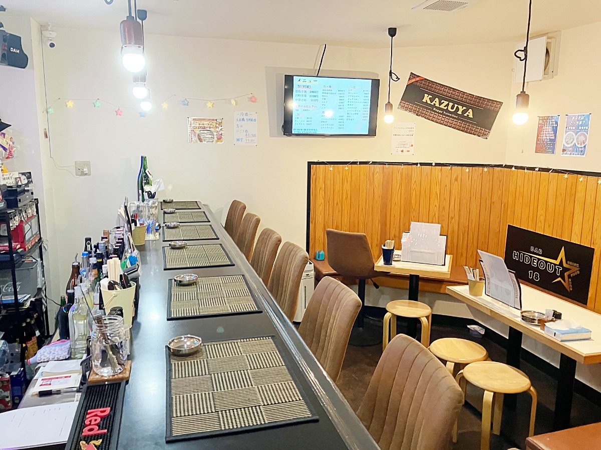 《辛麺酒場  HIDEOUT18》宮崎の刺激と徳島のうま味が出会う、夜の辛麺酒場