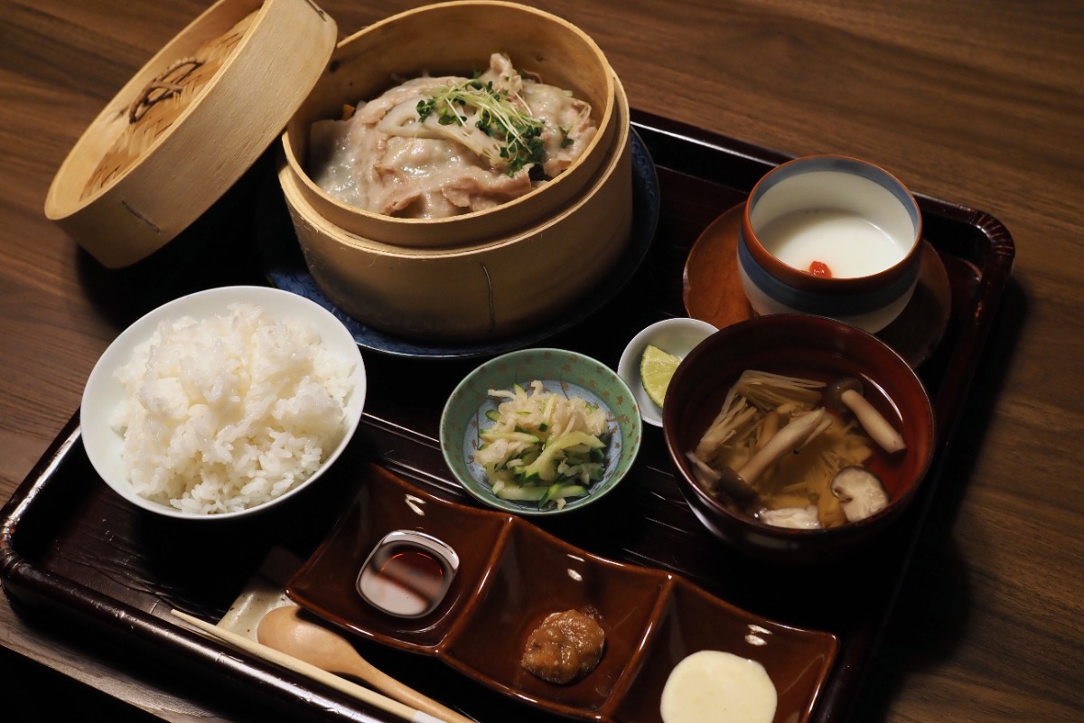 《織本屋 菜野》国の登録有形文化財「織本屋」でいただく体にやさしい薬膳料理