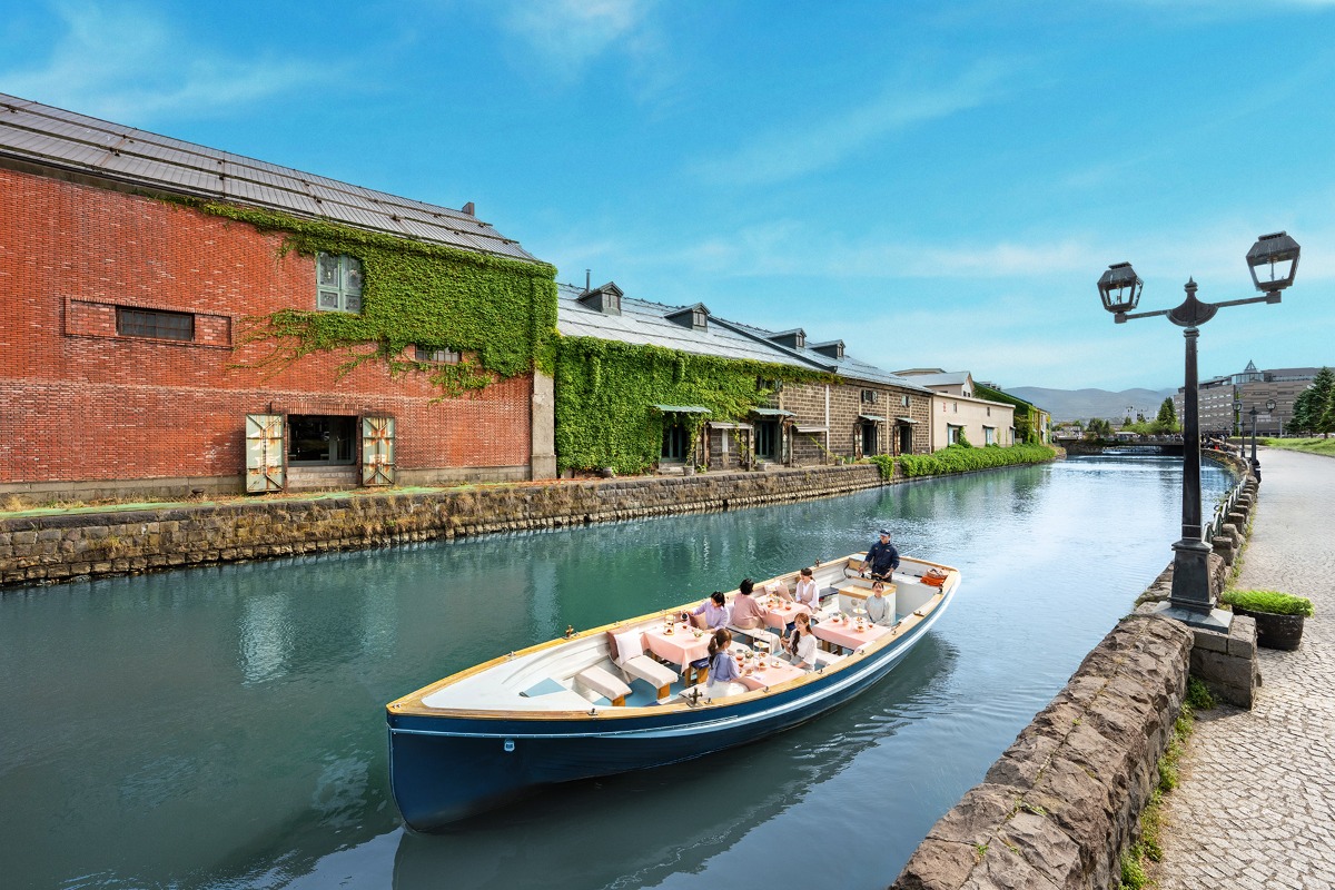 春の小樽運河で満喫！優雅な船上ティータイム