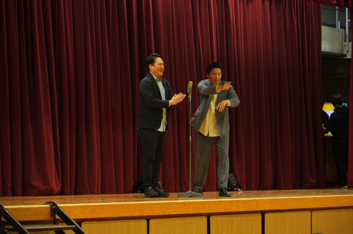 城東高校の予餞会に、吉本人気芸人がやってきた!!!!