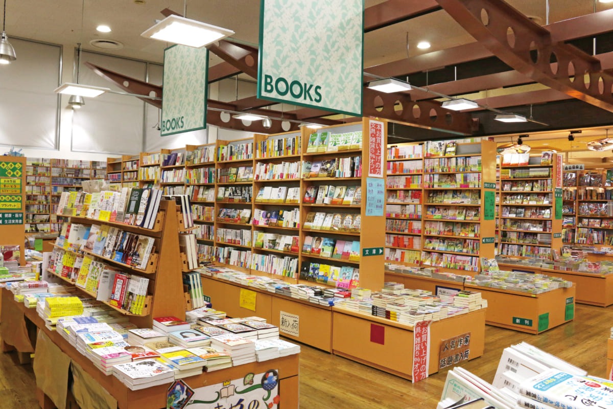 【9月RENEWAL】附家書店阿南店（つきやしょてん／阿南市西路見町）本、文具、雑貨に、コーヒー。本屋さんに行く理由が増えました