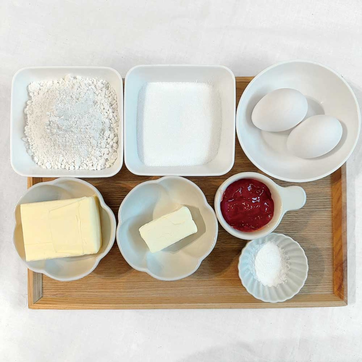 【お料理レシピ】いちごとクリームチーズのカップケーキ／cotocotoみさき先生の「親子でつくろう！はじめてキッチン」