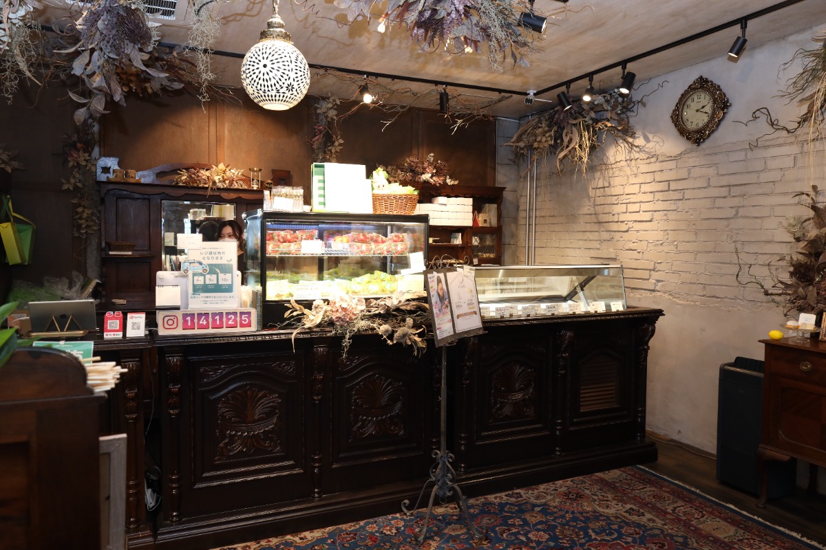 【街ネタ】濃厚ジェラートが新登場！レモンケーキがバズった名店『パール洋菓子店』の自信作