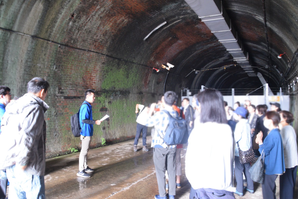 「残響が長く続く」　旧生駒トンネルにて「大阪芸術大学生による声楽アンサンブル」演奏会が行われる