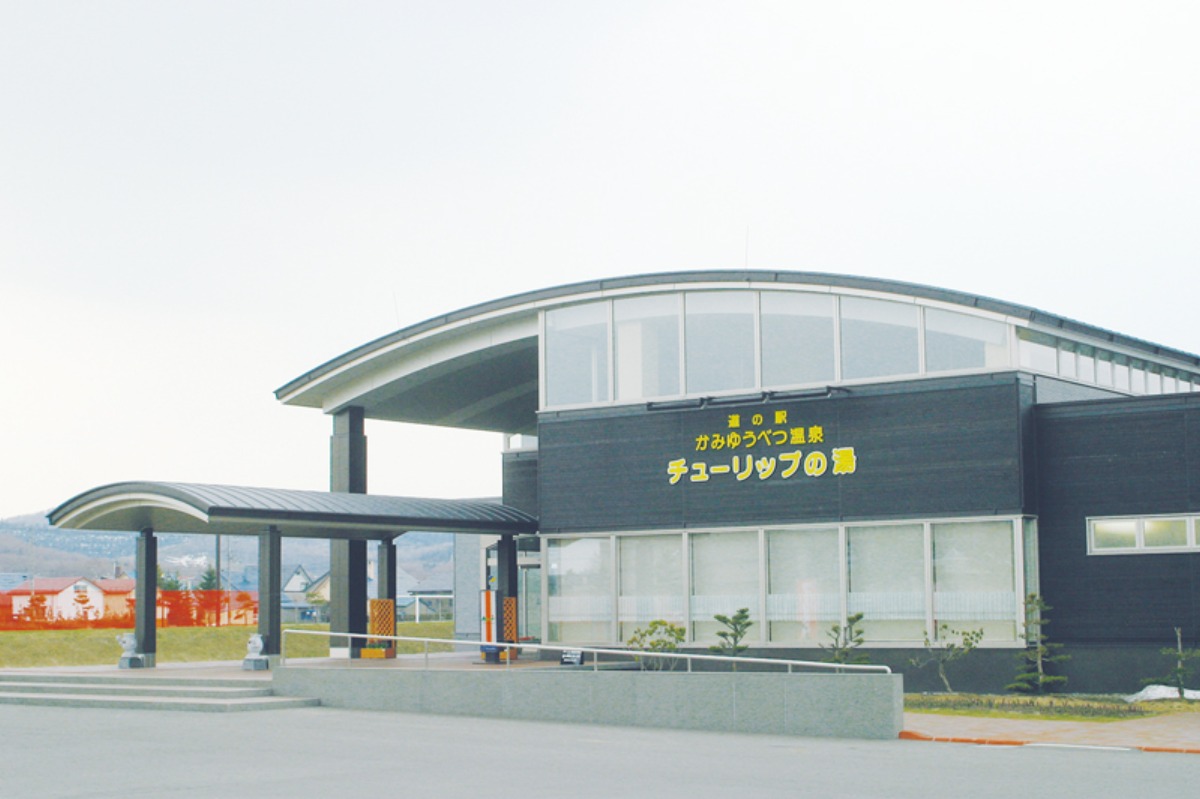 春から夏のオホーツク案内｜湧別町　湧別川流域に広がる大地と青空のもと、 チューリップが一面を染めるまち