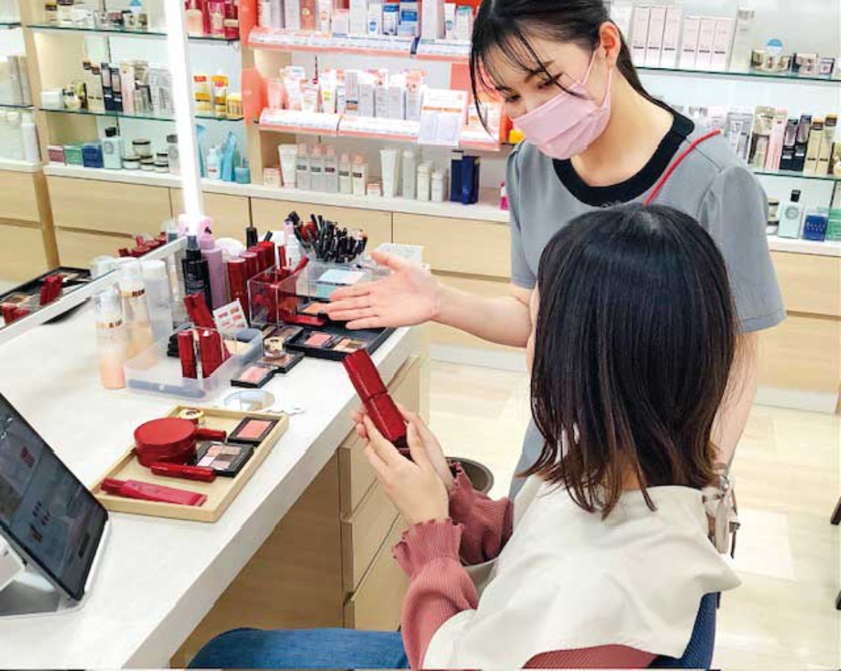 化粧品 心と美の交差店 マルエ【bibibi 2025 Summer】美容のプロと一緒に自分らしい「キレイ」を叶えよう
