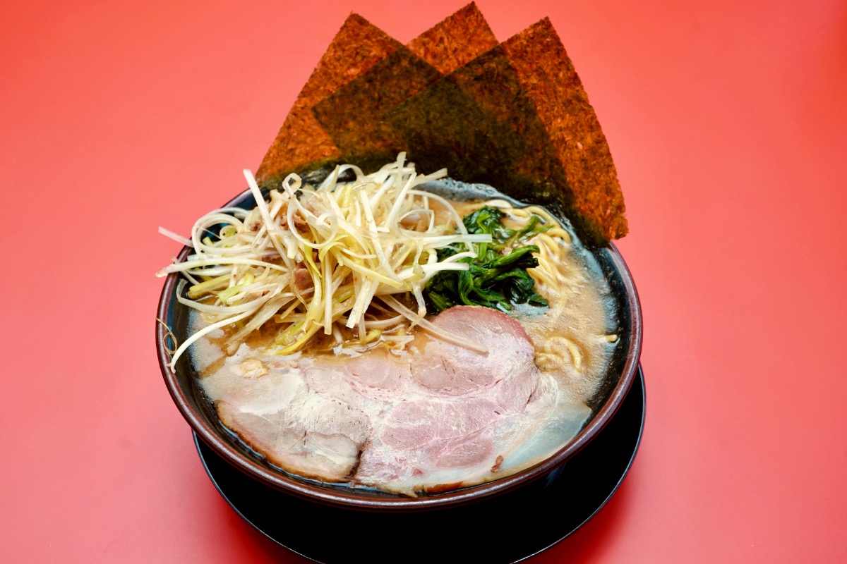 《横浜家系ラーメン竈門家直系店 鳴門家（かまどやちょっけいてん なるとや）》松茂町に横浜家系ラーメンの直系店がオープン