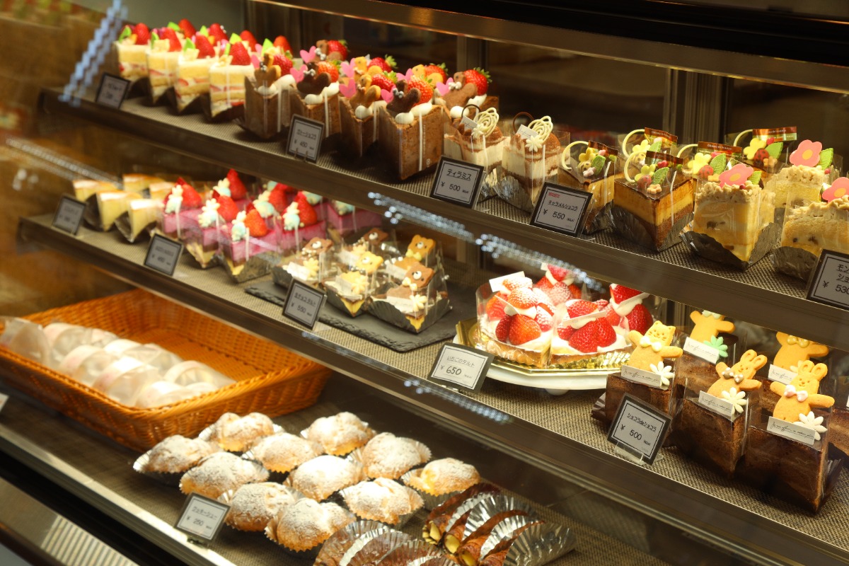 【徳島スイーツ部／おやCHU】original Sweets TSURUYA（ツルヤ／阿南市福井町）かわいいデコレーションが評判！県南の人気洋菓子店で見つけたコルネ