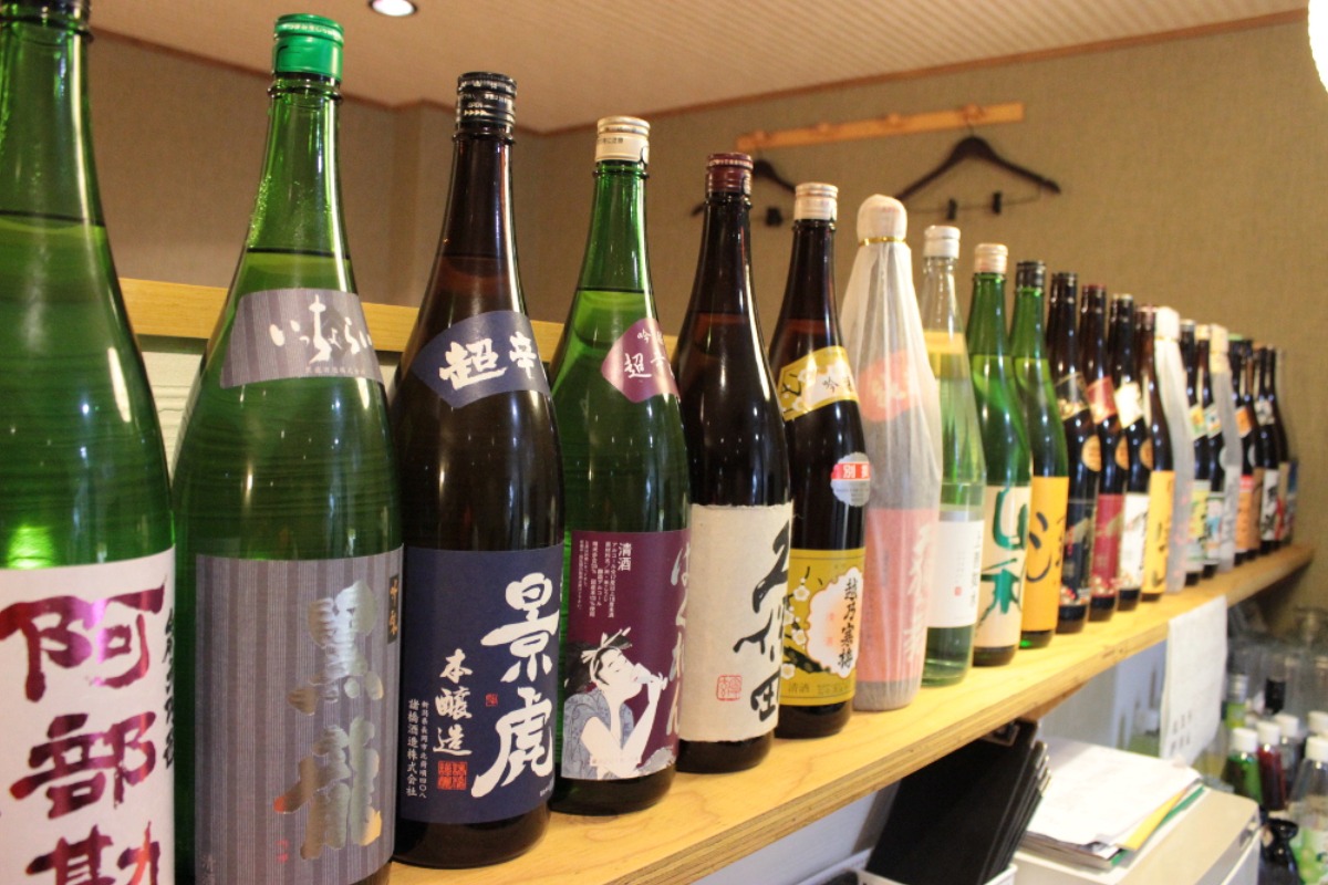 《徳島市／給酒所 炉利》日本酒通におすすめしたい！ 日々の活力を補う“給酒”はこちらで