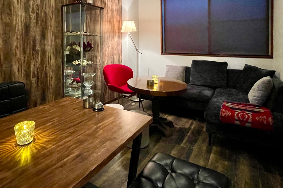 《bistro Chan miii》アートが彩る隠れ家ビストロで、心満ちるひとときを