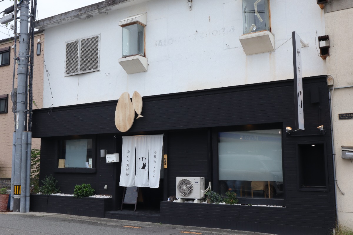 《米と魚と、》海鮮好きに朗報! お刺身もフライもお任せの海鮮ランチ専門店が誕生