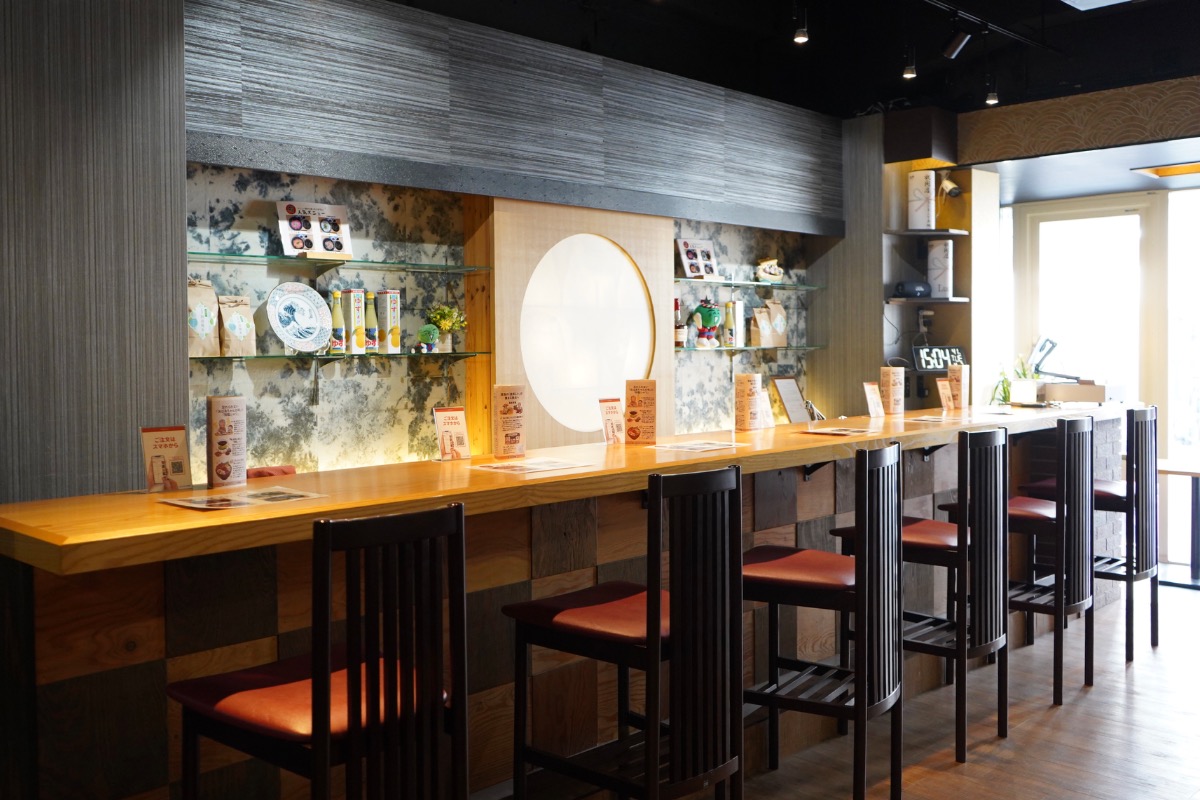 《あっぱれ丼や 徳島駅前店》一番町にそびえる海鮮タワー！徳島愛が詰まった、限界突破の高コスパ海鮮丼！