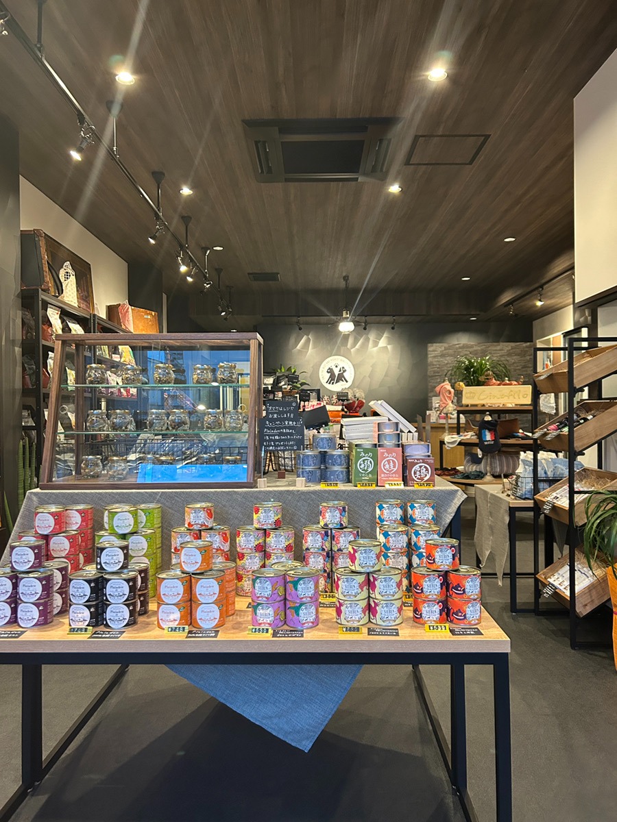《ANIMAL BASKET》大切な家族の健やかな毎日をサポートする、犬と猫のごはんの専門店