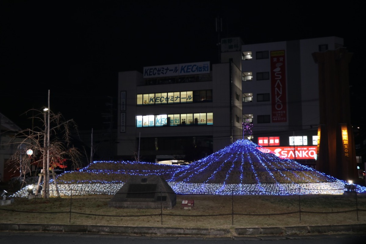 【奈良イルミネーション2022】桜井駅前をやさしく照らす冬の⾵物詩