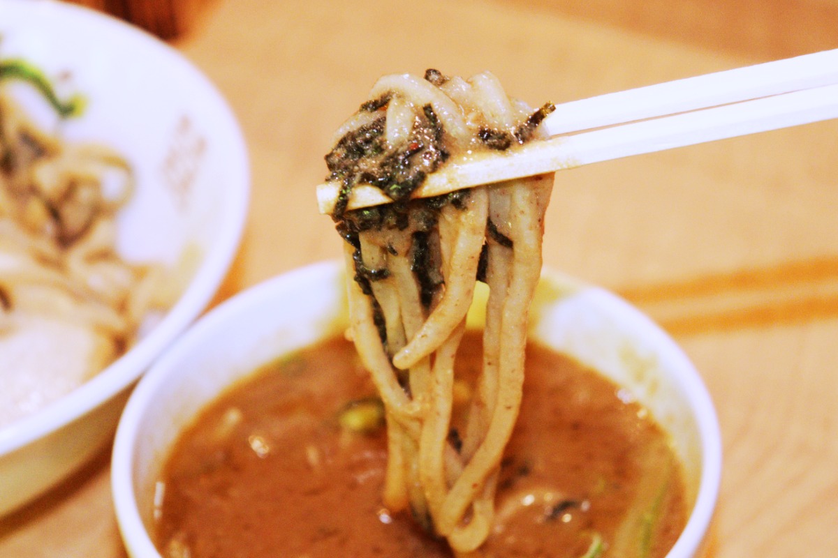 《つけ麺ヤー》濃厚魚介豚骨×極太麺、徳島に爆誕した本格つけ麺の新名所