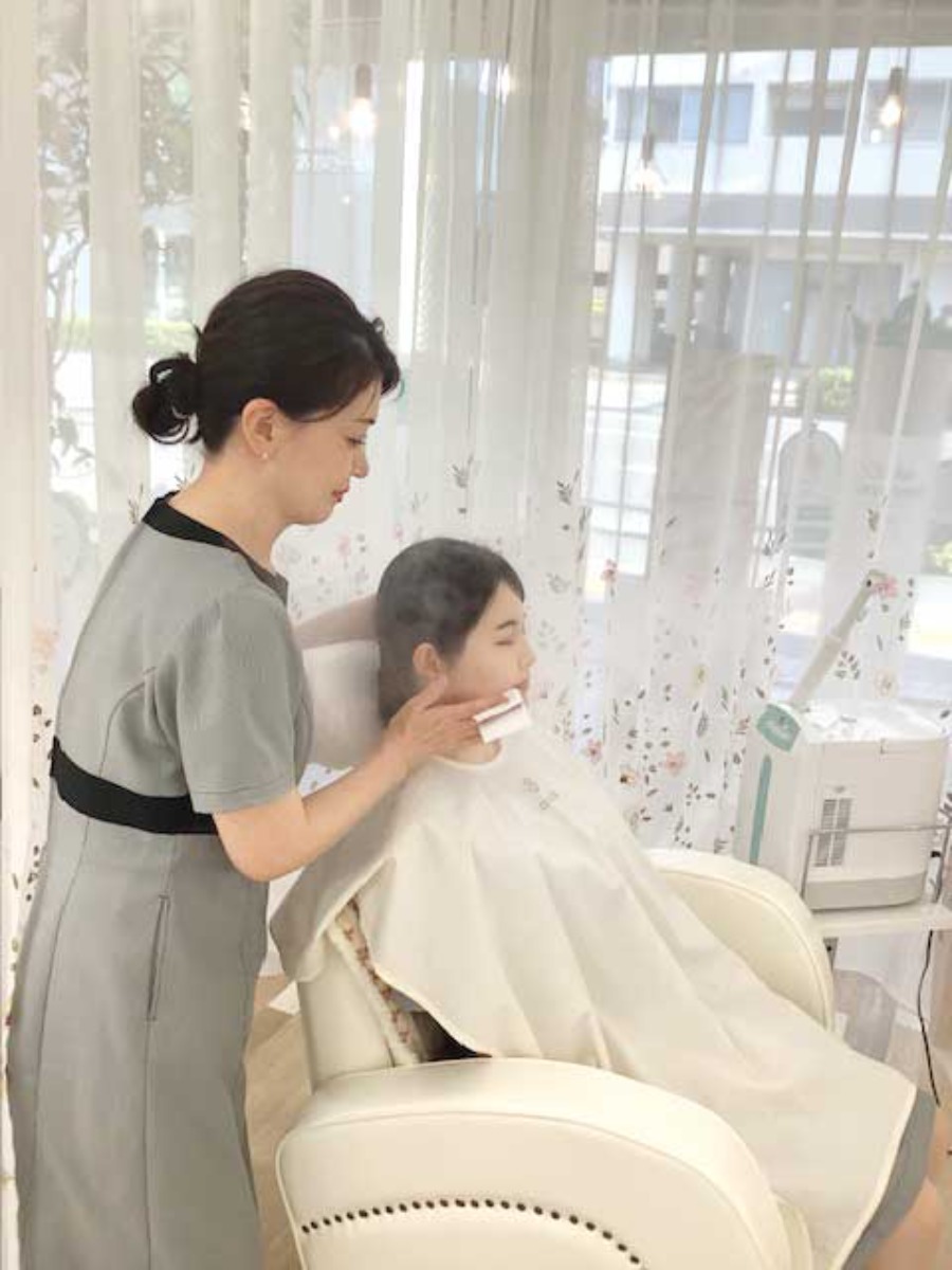 化粧品 心と美の交差店 マルエ【bibibi 2025 Summer】美容のプロと一緒に自分らしい「キレイ」を叶えよう