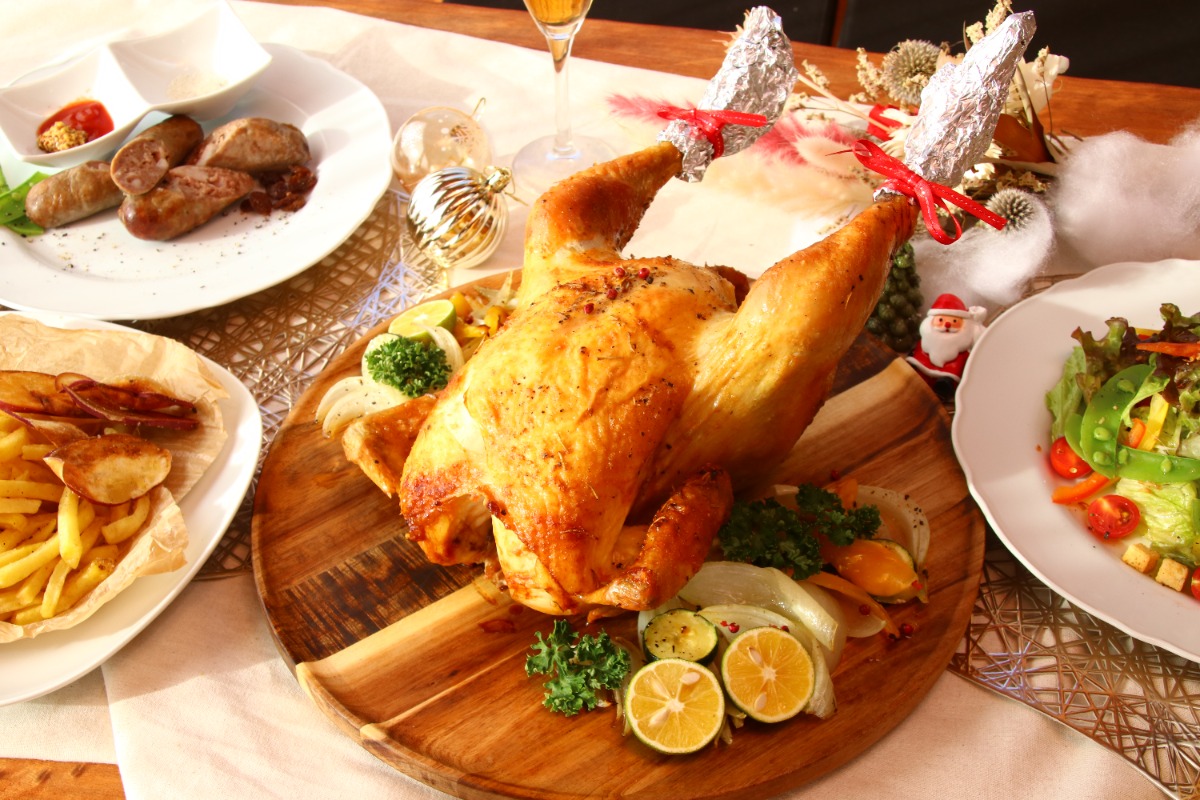 【お家で本格！ クリスマスグルメ】『阿波尾鶏のロティサリー＆スパイスカリー ikecocco（イケコッコー）』（三好市池田町）の ［クリスマスファミリーパーティセット］