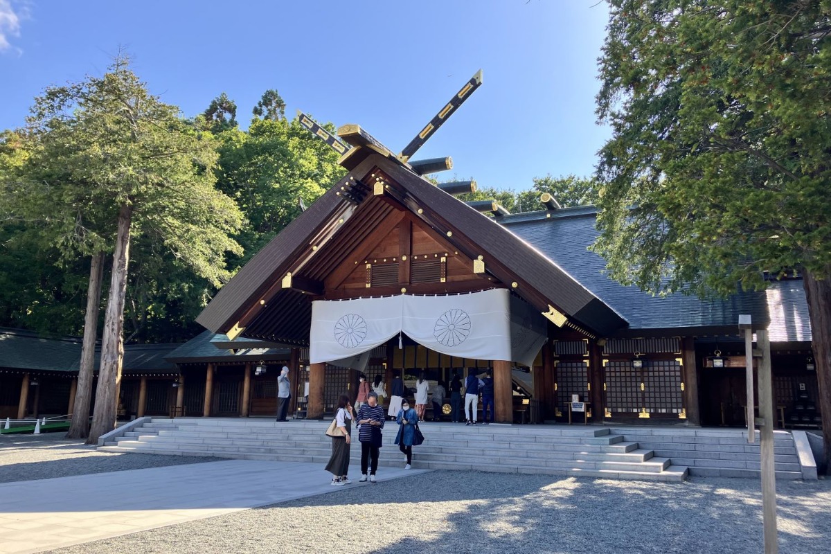 秋の休日に「北海道神宮」で神宮限定の和スイーツを味わう！