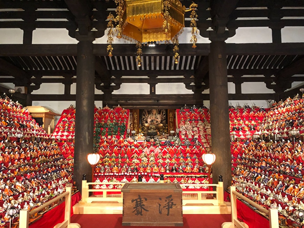 圧巻！約3500体の雛人形が並ぶ壷阪寺「大雛曼荼羅」は遊び心も満載！【高取町】