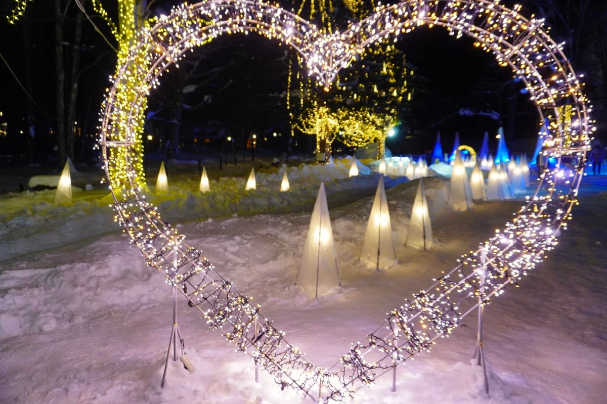 冬の夜にだけ出現！雪と氷の村「ふらの歓寒村」は12月21日から