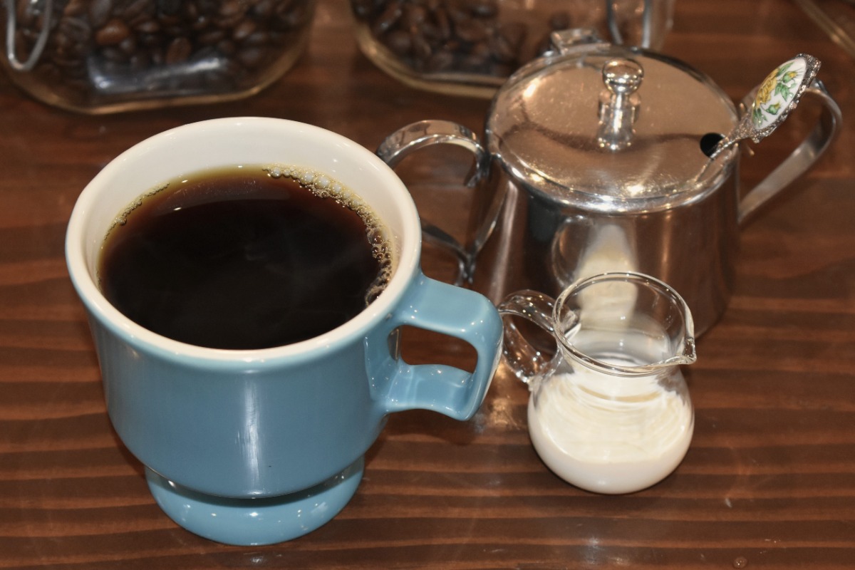 《喫茶なるん》夫婦の想いが紡ぐ喫茶店。香ばしい湯気の向こうの心地よい空間