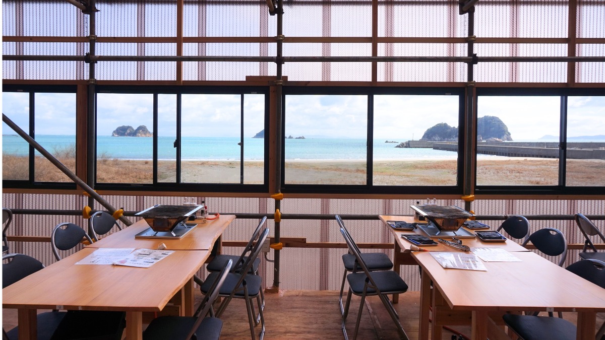 《牡蠣小屋はじめ》海の景色を眺めながら極上の海鮮を味わう新スポット