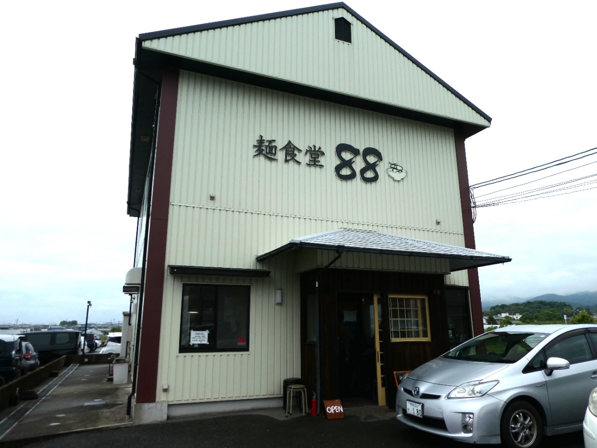 ジメジメを吹き飛ばす!旨辛、パワフル、ジャンク系など奈良で味わえるオススメまぜそば3選