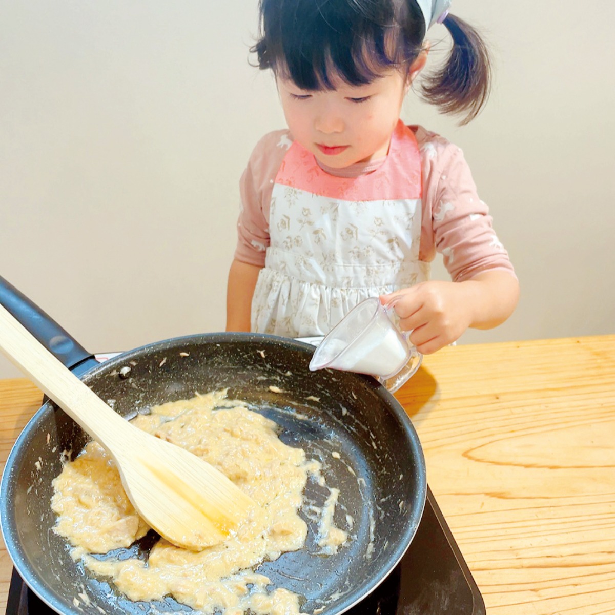 【お料理レシピ】ツナとミニトマトのグラタン／cotocotoみさき先生の「親子でつくろう！はじめてキッチン」