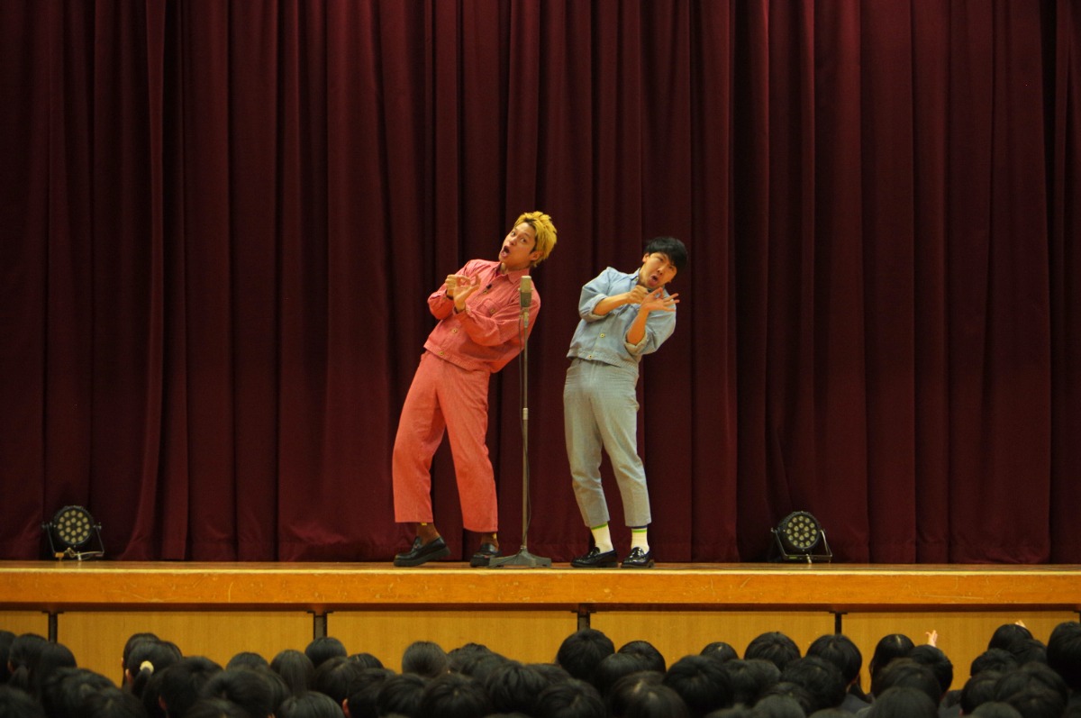 城東高校の予餞会に、吉本人気芸人がやってきた!!!!