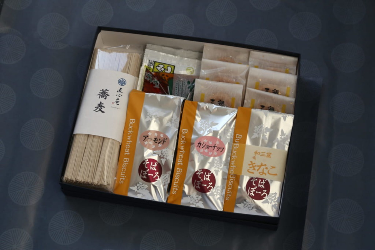 徳島のギフトにおすすめ！『直心庵』の風味豊かなそばとお菓子を大切な人に贈ろう。