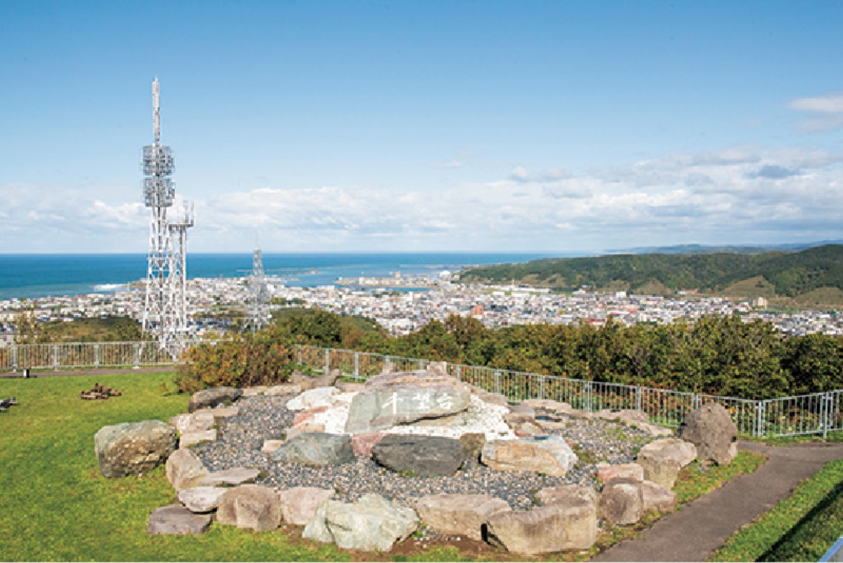 夏の北海道を体感｜留萌市　黄金岬の日本一の夕日とグルメスポット！