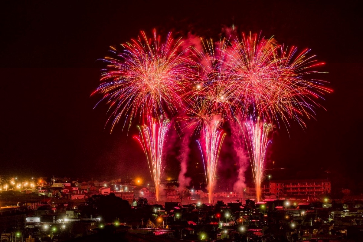 8,000発の花火！8月15日「足寄ふるさと盆踊り・両国花火大会」