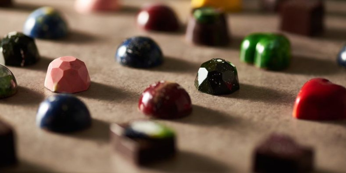 本物志向を満足させる、チョコレートひと粒ひと粒に詰められた素材の味わい【Petit Maruju｜生駒市】