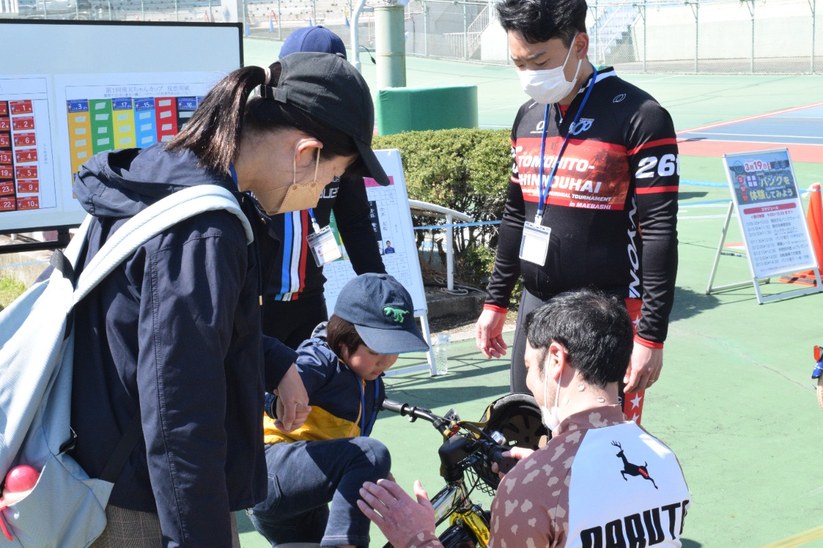 【奈良競輪】選手たちによる「自転車乗り方教室」も　奈良競輪バンク体験イベントが行われた